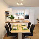 Modern Mountain - Free Parking & Sauna Daire *