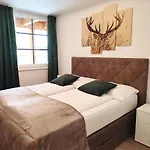 Апартаменты Modern Mountain - Free Parking & Sauna