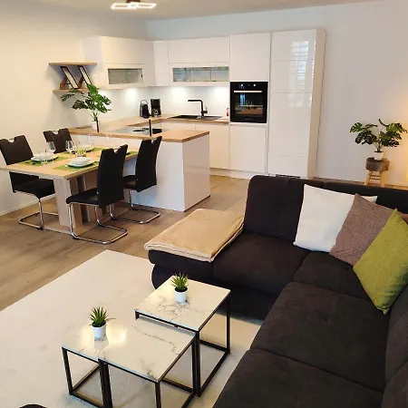 Apartamento Modern Mountain - Free Parking & Sauna *